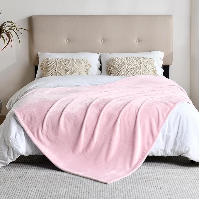 SOCHOW Flannel Fleece Blanket Twin Size, All Season Lightweight Super Soft Cozy Blanket for Bed or Couch, Light Pink, 60x80 inches