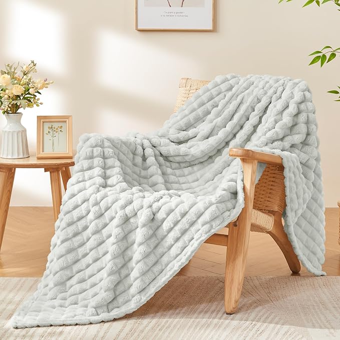 BEDELITE Light Grey Throw Blanket Twin Size for Bed- Super Soft and Warm 3D Checkered Fluffy Fuzzy Fleece Blanket, Luxurious Plush Cozy Blanket for Room Decor Fall and Winter, 60x80 inches