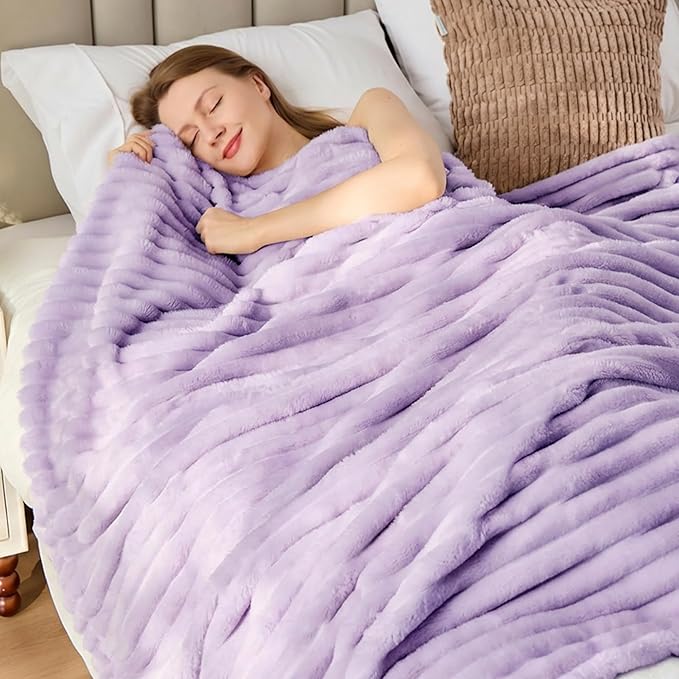 Light Purple Fleece Queen Size Blanket for Bed, 320GSM Super Soft Cozy Blanket for Home Decor, Perfect Cozy Gifts for Women Men Gifts, Lightweight All Season Bed Blanket, 90x90 Inches