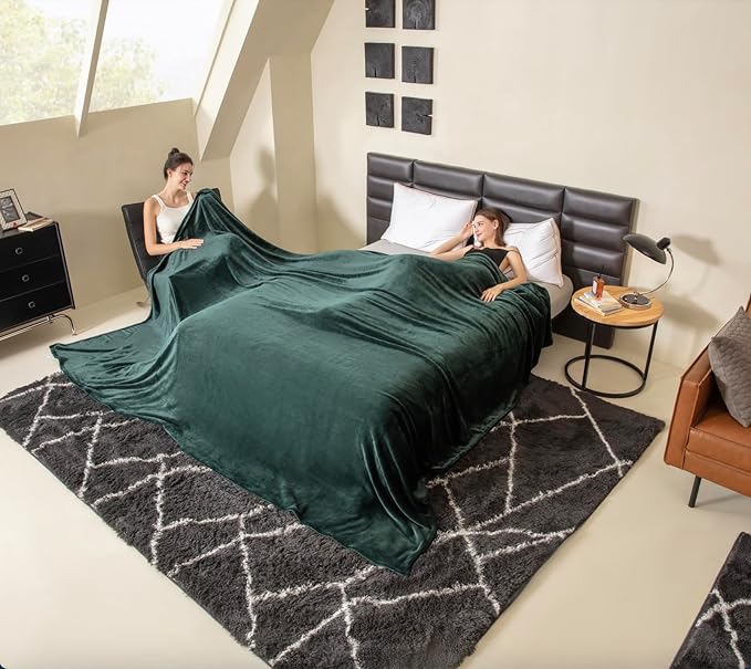 COOVA Oversized King Fleece Blanket 120x120 inches, Soft Cozy Warm Giant Extra Large 10'x10' Blanket for Bed, Sofa, Couch,Travel, Camping, California Huge Flannel Big Throw Blanket, Forest Green