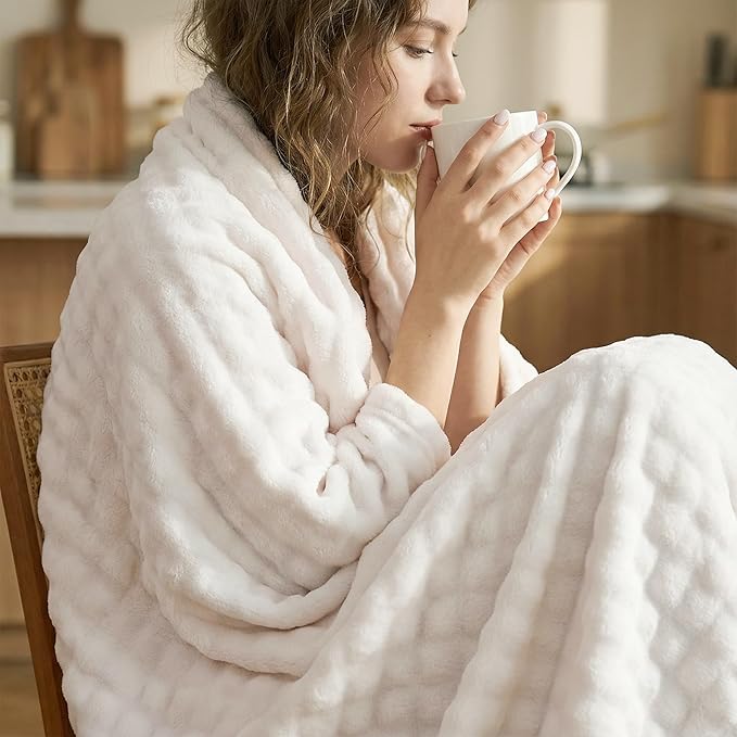 Fluffy 3D Bubble Throw Blanket for Couch & Bed – Cozy Soft Fleece Blankets for Women & Girls – Warm Lightweight Fuzzy Throw XL (50x70) – Machine Washable Gifts