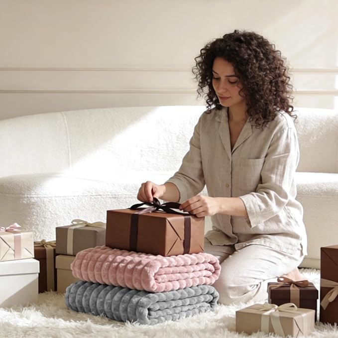 BEDELITE Grey Throw Blanket for Couch and Bed- Super Soft and Warm 3D Checkered Fluffy Fuzzy Fleece Blanket, Luxurious Plush Cozy Blanket for Room Decor Fall and Winter, 90x90 inches, Queen Size