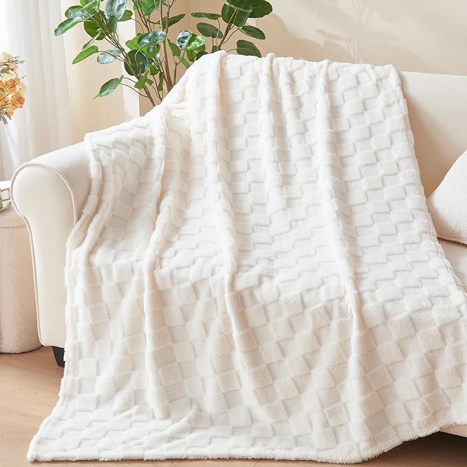 NEWCOSPLAY Super Soft Twin Blanket Ivory Premium Silky Flannel Fleece 3D Checkered Lightweight Bed Blanket All Season Use (Ivory Checkered, Twin(60"x80"))