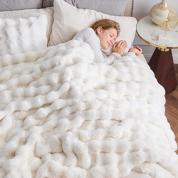 NEWCOSPLAY Faux Fur Twin Blanket Ivory Luxury Fluffy Thick Warm Bubble Blanket for Couch Sofa Bed 1000GSM (Ivory Bubble Thick, Twin(60"x80"))