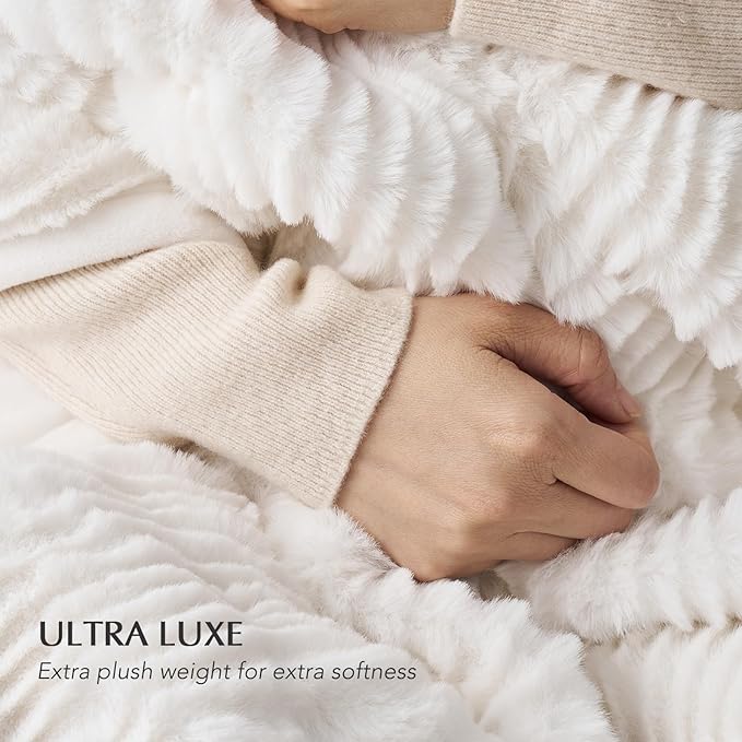 EVERGRACEHOME Ultra Soft Faux Fur Throw Blanket for Couch, Luxury Sculpted Texture Faux Rabbit Fur Blanket for Bed, Fluffy Thick Plush Warm Fuzzy Throw, 920GSM (Bright White, 60''x80'')