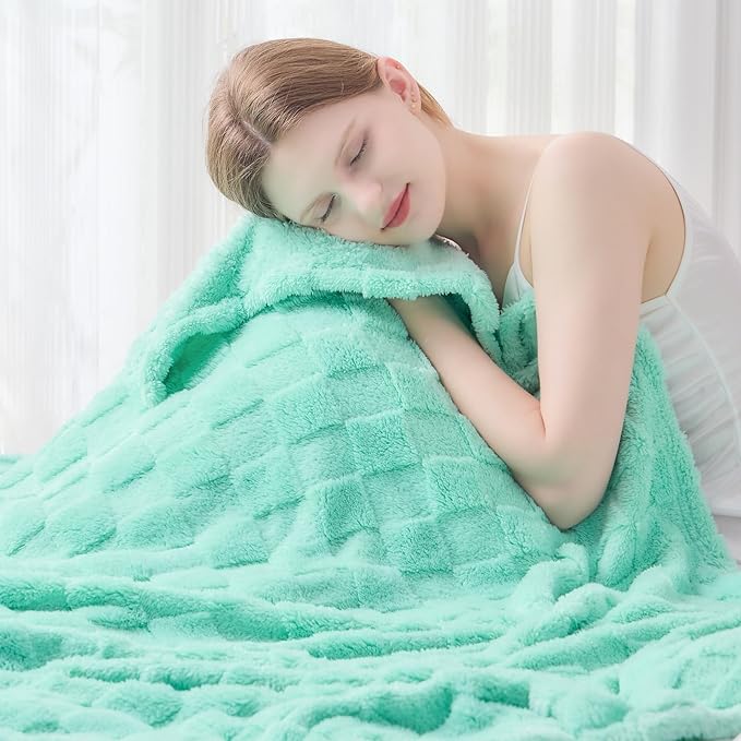 NEWCOSPLAY Super Soft Twin Blanket Aqua Premium Silky Flannel Fleece 3D Checkered Lightweight Bed Blanket All Season Use (Aqua Checkered, Twin(60"x80"))