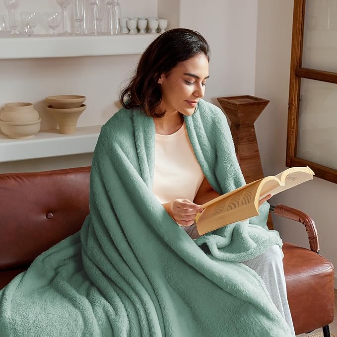 Exclusivo Mezcla King Size Blanket for Bed, Super Soft Velvet Plush Fleece Blankets, Fuzzy Cozy and Warm for Winter, 90x104 Inches, Celadon