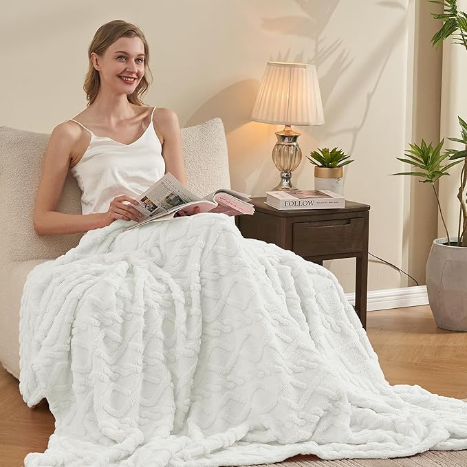 KMUSET White Fleece Blanket for Couch - Super Soft Cozy Throw Blankets for Women, Beautiful 3D Jacquard Gift Blanket for Girls, 60 x 80 Inches