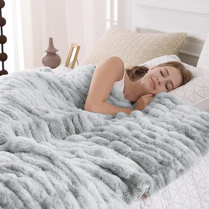 Warm Fuzzy Faux Fur Blanket, Elastic Striped Fleece Throw Blanket for Couch Sofa Bed Living Room, Light Grey Double-Sided Furry Blanket and Throws - 50"x 60"