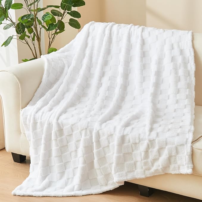 NEWCOSPLAY Super Soft Queen Blanket White Premium Silky Flannel Fleece 3D Checkered Lightweight Bed Blanket All Season Use (White Checkered, Queen(90"x90"))