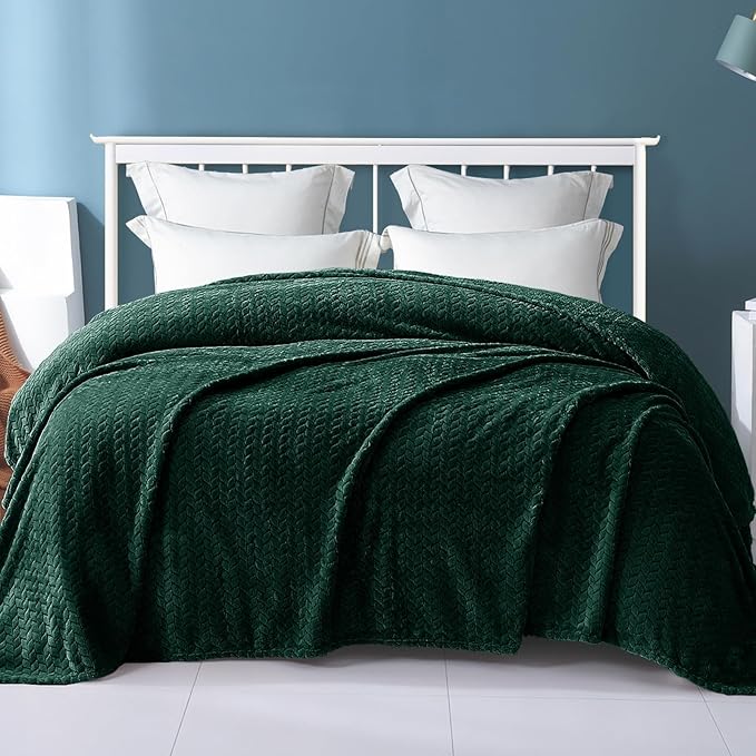 Exclusivo Mezcla Fleece King Size Blanket for Bed, 90x104 Inches Soft Cozy Jacquard Flannel Blankets, Lightweight Fuzzy Plush Warm for Women, Forest Green