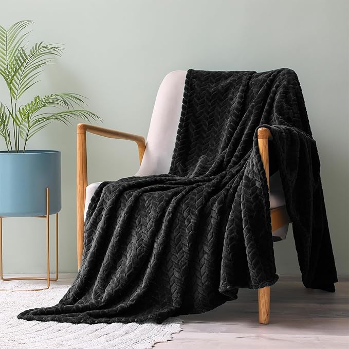 Exclusivo Mezcla Fleece Throw Blanket for Couch and Bed, 50x70 Inches Soft Cozy Jacquard Flannel Blankets, Lightweight Fuzzy Plush Warm Throws for Women, Black