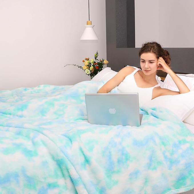 MUGD Lightweight Blanket Fleece Big Blanket Fuzzy Throw Blanket for Bed Queen Size