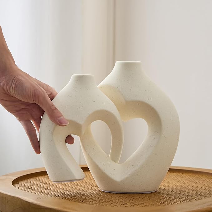 Zormon White Vases for Decor, Heart Shaped Ceramic Vase Set of 2, Nordic Heart Shaped Vases, Minimalist Decorative Vase for Table Centerpiece Wedding Dining Living Room Office House Decoration