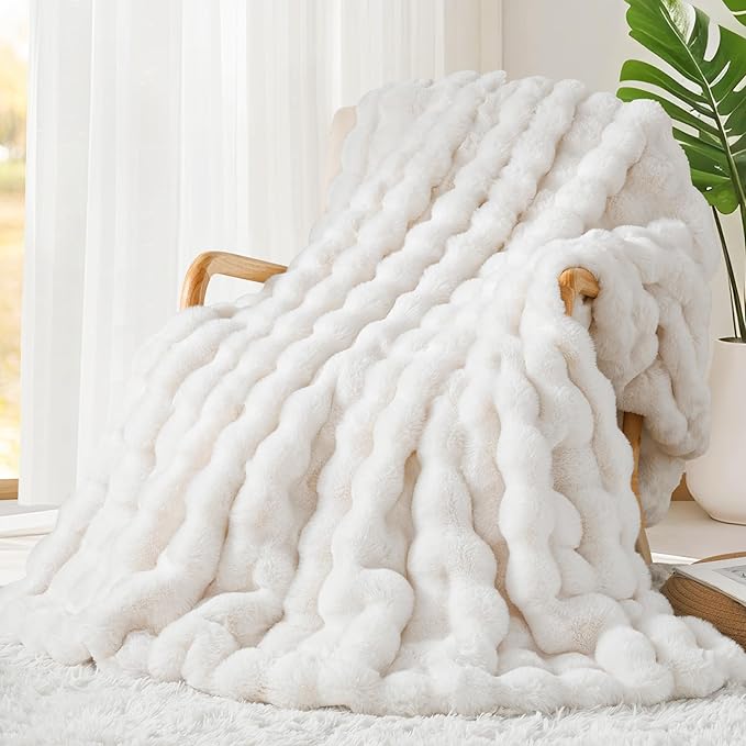 Touchat Luxury 1000GSM Rabbit Faux Fur Twin Blanket, Super Heavy Warm Cozy Beige Cream Blankets for Couch Bed Sofa, Ruched Plush Fuzzy Elegant Soft Reversible Mink Blanket for Living Room Bedroom