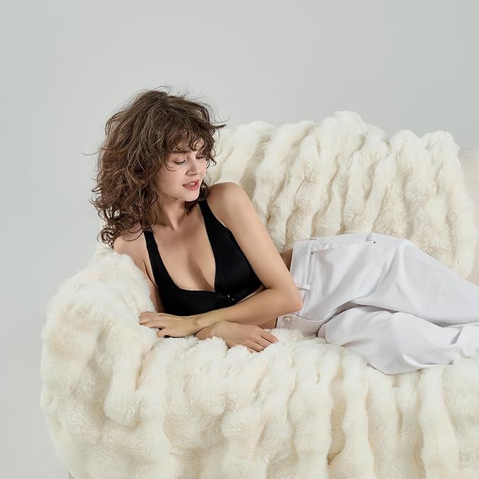 Wajade Fluffy Faux Fur Throw Blanket for Couch Bed 90x90, Luxury Soft Thick Fuzzy Plush Bubble Blanket, Warm Cozy Blanket for Sofa Chair, Ivory White