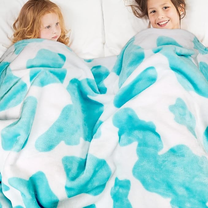 Twin Size Fleece Blanket, Lightweight Soft Fuzzy Blue Throws for Bed, Couch, Dorm Room, Cyan Cozy Decorative Bedding 60x80 Inches