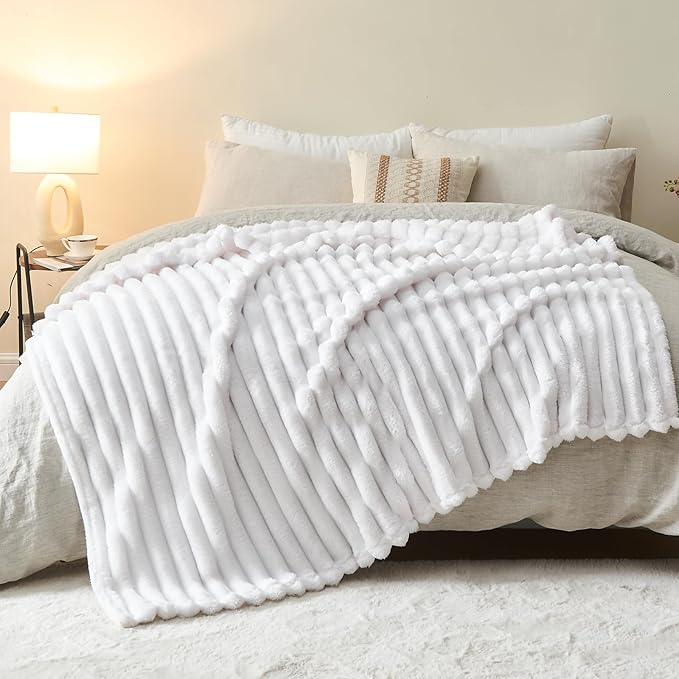 NEWCOSPLAY Super Soft Twin Blanket White Premium Silky Flannel Fleece 3D Ribbed Jacquard Lightweight Bed Blanket All Season Use (White Ribbed, Twin(60"x80"))