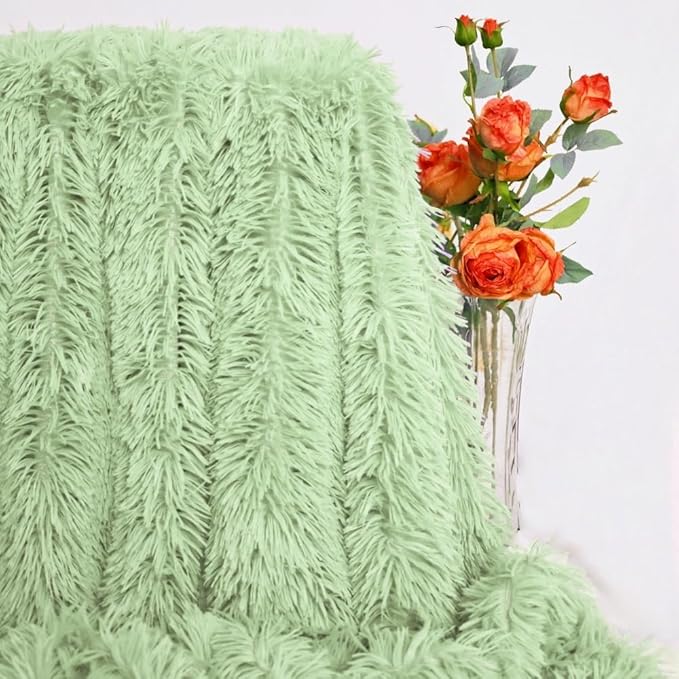 Ultra-Soft Plush Blanket – Luxurious Furry Throw for Bed, Sofa, or Couch – Cozy & Warm Quilt in Green (63x79 Inches)