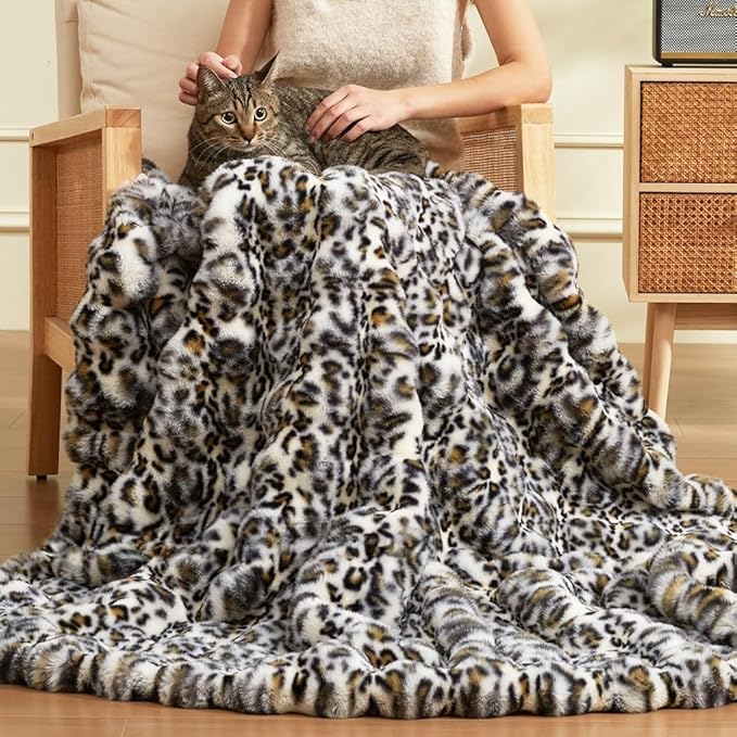 Soft Faux Rabbit Fur Throw Blanket Luxury Super Comfy Double Sided Ultra Cozy Thick Warm Fluffy Blanket for Couch Chair Sofa Bed Living Room Camping, Plush Fuzzy Bubble Blanket, 970 GSM, 50''x60''