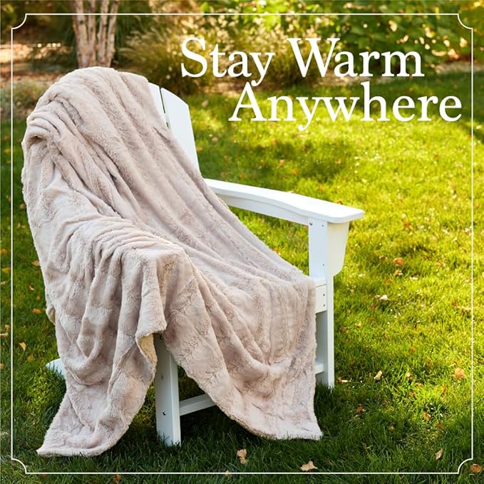 The Connecticut Home Co Throw Blanket for Couch, Soft Fluffy Room Decor, Cozy Warm Throws for Bed, Couches, Gifts for Women, Bedroom Cute Aesthetic Blankets Faux Fur and Sherpa, 65x50, Purple