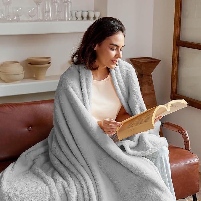 Exclusivo Mezcla Queen Size Blanket for Bed, Super Soft Velvet Plush Fleece Blankets, Fuzzy Cozy and Warm for Winter, 90x90 Inches, Light Grey
