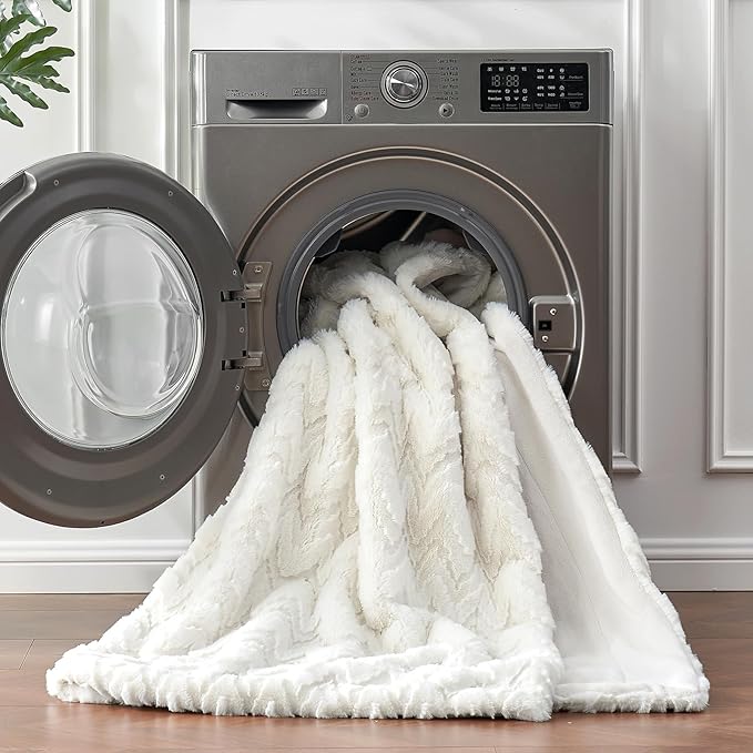 Cozy Bliss Faux Fur Textured Throw Blanket for Couch Super Soft Fuzzy Bed Blanket Gift for Women Premium 3D Ribbed Jacquard All Season Use Cream White Zigzag 50"*60"