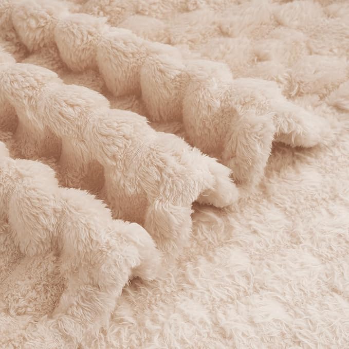 Vessia Flannel Fleece Throw Blanket, 3D Jacquard Camel Fuzzy and Warm Blanket for Couch, Sofa, Bed, 300GSM Super Soft Touch Cozy Home Decor for All Seasons (50x70 inches)