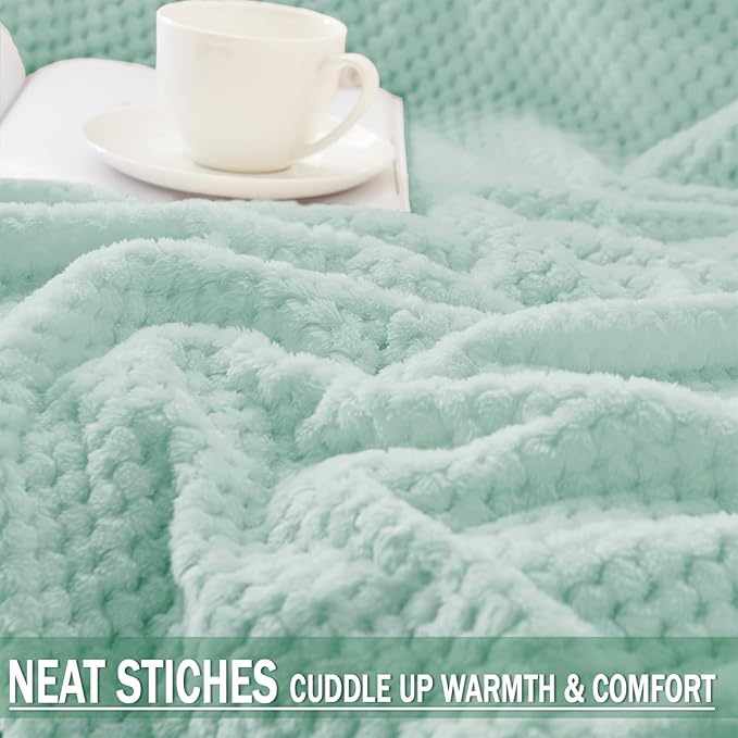 Exclusivo Mezcla Fleece Bed Blanket King Size, Super Soft and Warm Blankets for Couch, Sofa and Bed Waffle Textured, Cozy, Fuzzy and Lightweight (Mint Green, 90x104 Inches)
