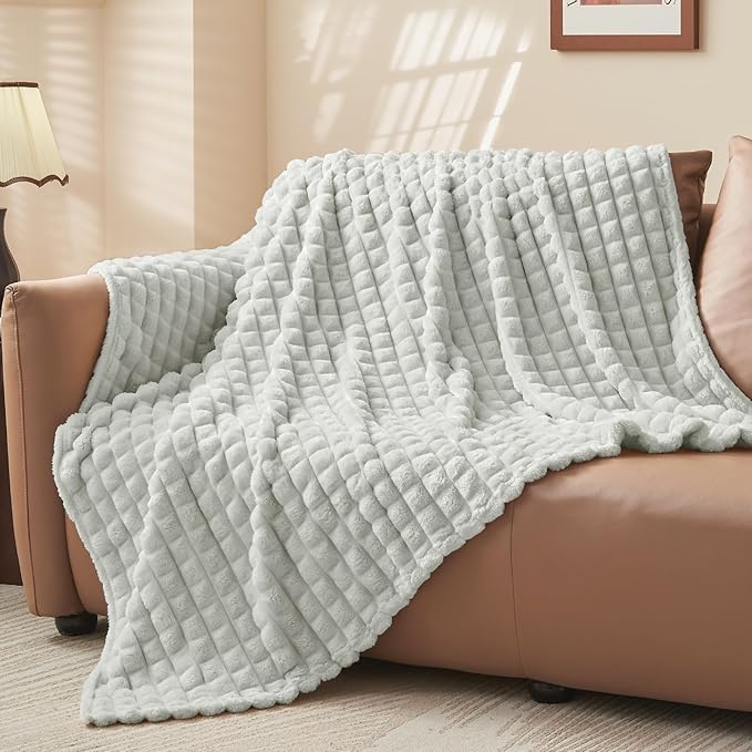 BEDELITE Light Grey Throw Blanket Twin Size for Bed- Super Soft and Warm 3D Checkered Fluffy Fuzzy Fleece Blanket, Luxurious Plush Cozy Blanket for Room Decor Fall and Winter, 60x80 inches