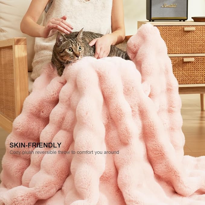 Soft Faux Rabbit Fur Throw Blanket Luxury Super Comfy Double Sided Ultra Cozy Thick Warm Fluffy Blanket for Couch Chair Sofa Bed Living Room Camping, Plush Fuzzy Bubble Blanket, 970 GSM, 50''x60''