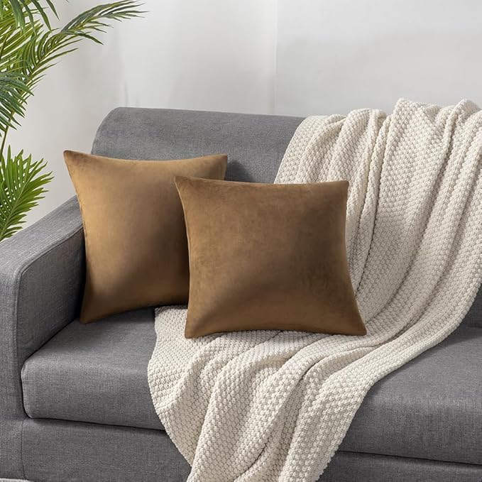 DEZENE Throw Pillow Covers 20x20 Golden Brown: Pack of 2 Cozy Soft Velvet Square Modern Luxury Decorative Throw Pillow Cases for Sofa Couch Living Room Bed Home Decor