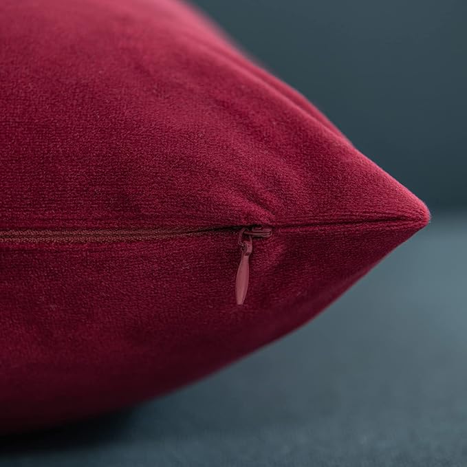 DEZENE Throw Pillow Covers 22x22 Burgundy: Pack of 2 Cozy Soft Velvet Square Modern Luxury Decorative Throw Pillow Cases for Christmas Sofa Couch Living Room Bed Home Decor