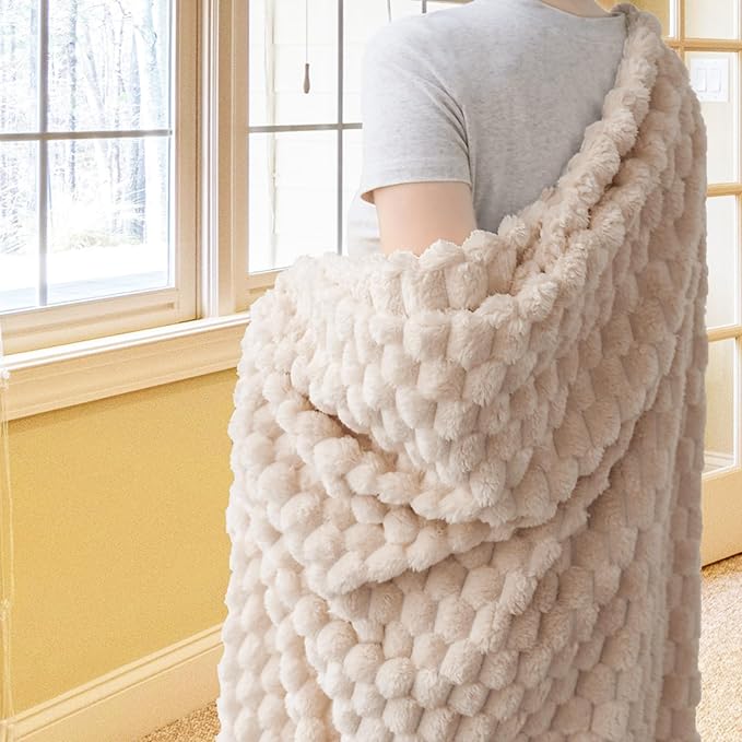 Vessia Flannel Fleece Throw Blanket, 3D Jacquard Camel Fuzzy and Warm Blanket for Couch, Sofa, Bed, 300GSM Super Soft Touch Cozy Home Decor for All Seasons (50x70 inches)