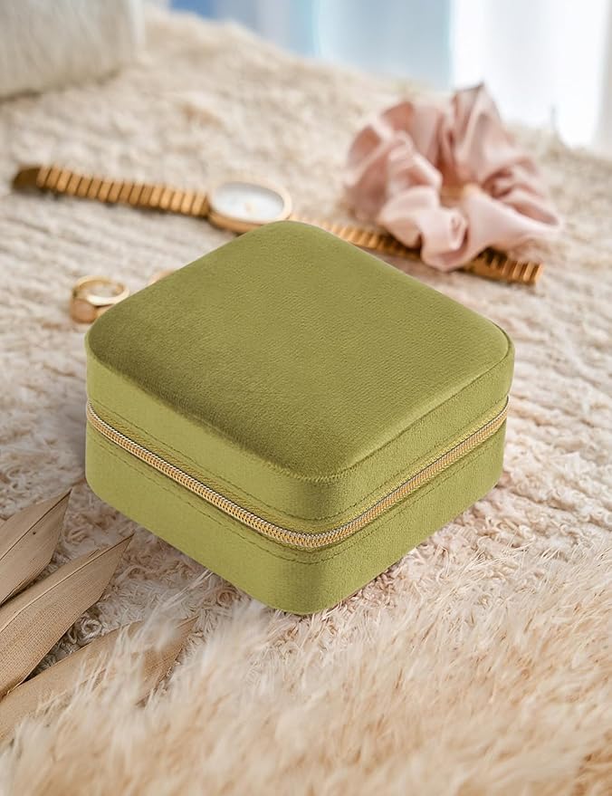 Plush Velvet Travel Jewelry Case Small Jewelry Box Jewelry Organizer Storage Case Portable Jewelry Travel Case for Girls Womens Earring, Necklace, Rings,Bracelets with Mirror