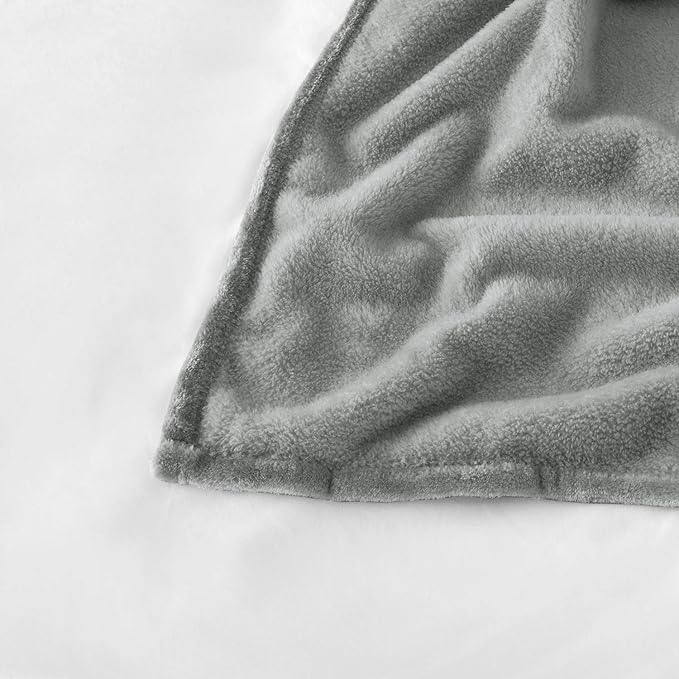 MOONLIGHT20015 Fleece Blanket Twin Size - Super Soft Fuzzy Light Grey Throw Blanket for Couch and Sofa - Lightweight Luxury 400 GSM Microfiber Fluffy Bed Blankets and Throws, 60 x 80 Inches (Twin)