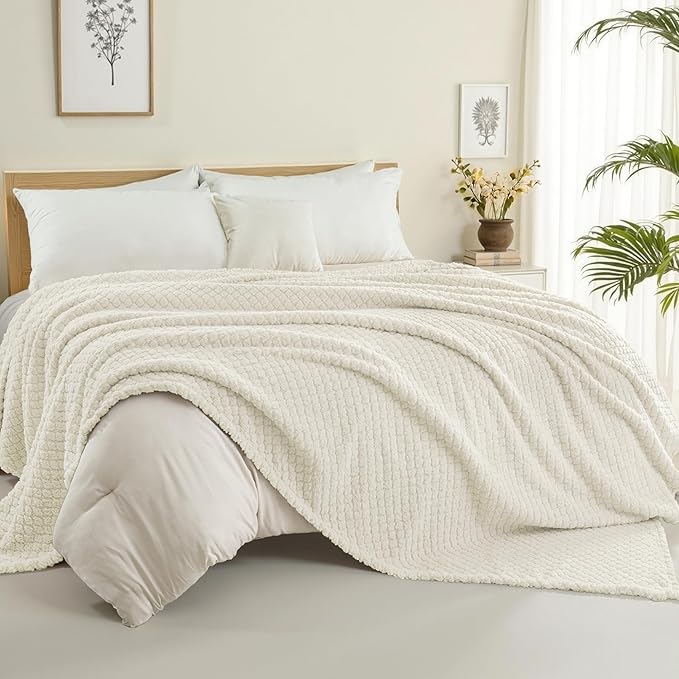 Exclusivo Mezcla King Size Fleece Blanket for Bed, Extra Soft Warm Decorative Fuzzy Blanket for Women, Lightweight Cozy Bedding Blankets, 90x104 Inches, Ivory