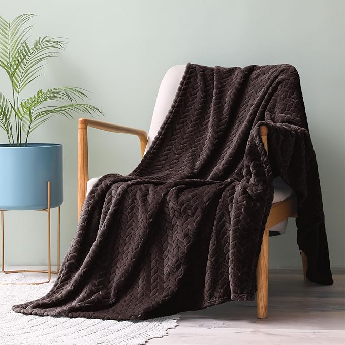 Exclusivo Mezcla Fleece Throw Blanket for Couch and Bed, 50x70 Inches Soft Cozy Jacquard Flannel Blankets, Lightweight Fuzzy Plush Warm Throws for Women, Coffee