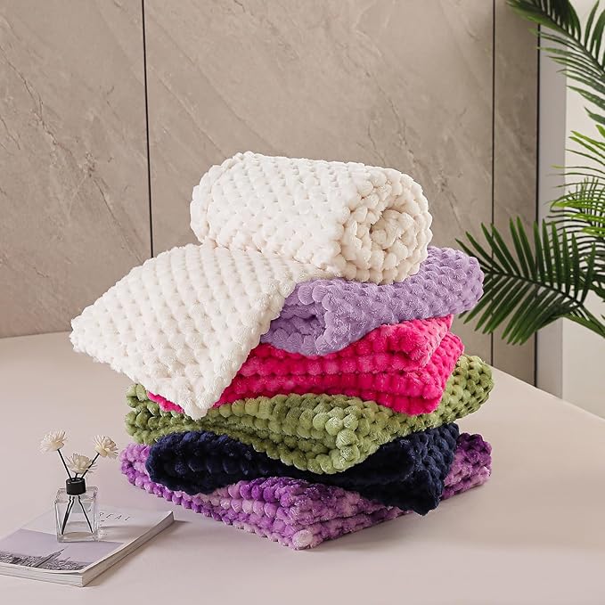 Exclusivo Mezcla Fleece Queen Blanket for Bed, Extra Large Fuzzy Lilac Purple Bed Blankets, Soft Cozy Plush Sofa Throws for All Seasons, 90x90 Inches