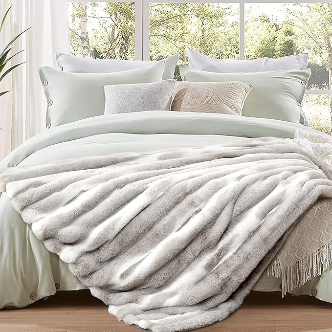 Faux Rabbit Fur Throw Blanket – 850GSM Thick & Warm, Ultra Soft Plush Blanket for Couch, Bed, Sofa, Ideal Gift for Women, 60" × 80", Grey