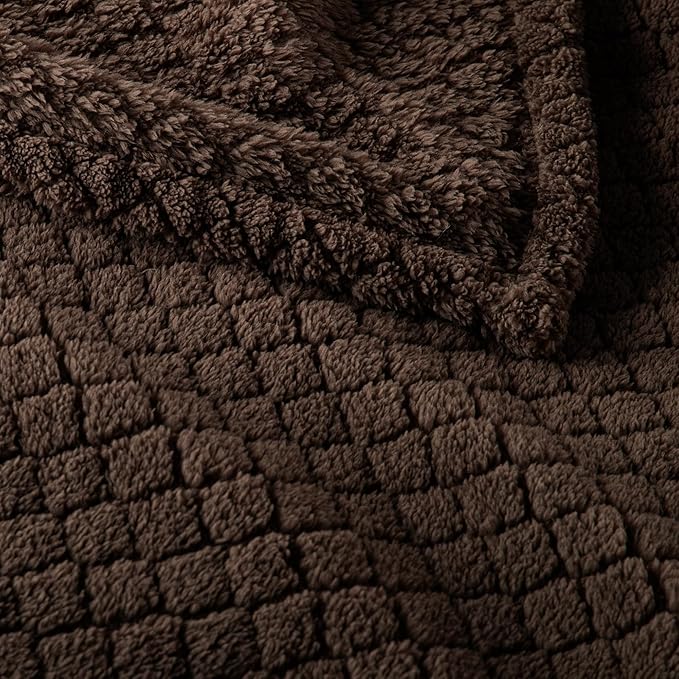 Exclusivo Mezcla Queen Size Fleece Blanket for Bed, Extra Soft Warm Decorative Fuzzy Blanket for Women, Lightweight Cozy Bedding Blankets, 90x90 Inches, Coffee