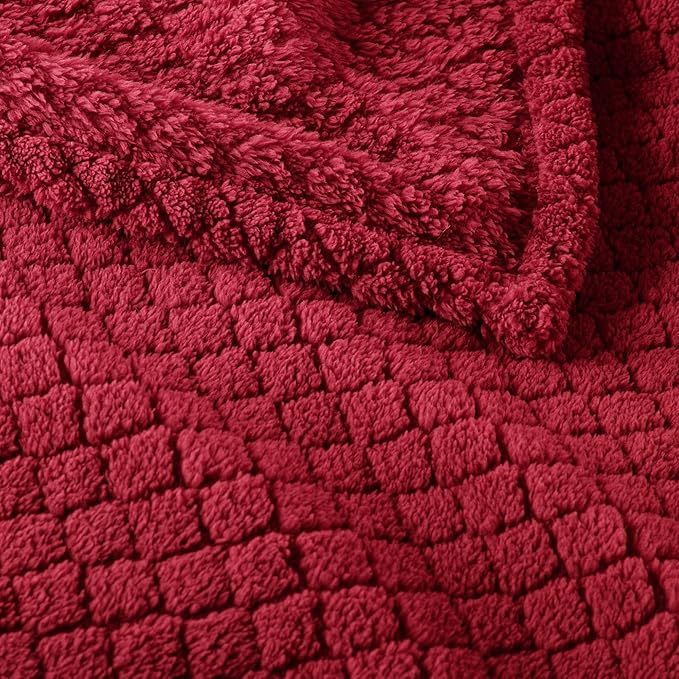 Exclusivo Mezcla Twin Size Fleece Blanket for Bed, Extra Soft Warm Decorative Fuzzy Blanket for Women, Lightweight Cozy Bedding Blankets, 60x80 Inches, Deep Red