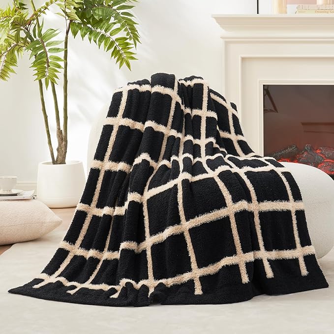 Amélie Home Checkered Knit Throw Blanket for Couch, Super Soft Fuzzy Cozy Throw, Giftable Knitted Blanket for Women Men, Birthday, Sofa Bed Living Room Decor, 50" x 60", Plaid Black