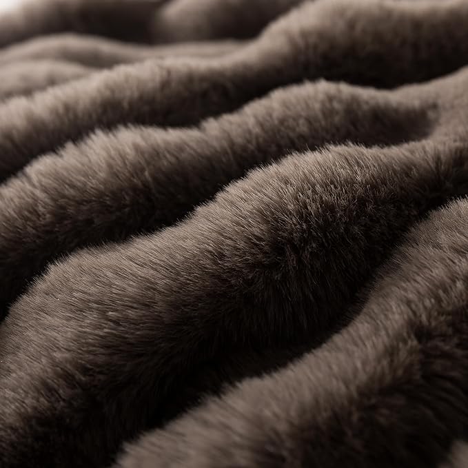 WDCOZY Luxury Bubble Throw Blanket, Brown Faux Rabbit Fur Mink Plush Throw for Couch Sofa Bed, Super Soft Fluffy Cozy Decorative Blanket, Thick and Warm, Living Room Decor, Twin 60x80 inches