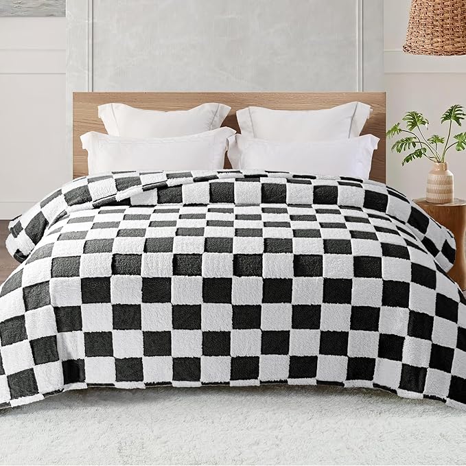 Exclusivo Mezcla Fleece Blanket Twin Size, Cozy Lightweight and Fuzzy Checkered Blankets for Couch or Bed, Suitable for All Seasons, Black, 60" x 80"