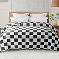 Exclusivo Mezcla Fleece Blanket King Size, Cozy Lightweight Fuzzy Checkered Blanket for Bed, Suitable for All Seasons, Black, 90" x 104"