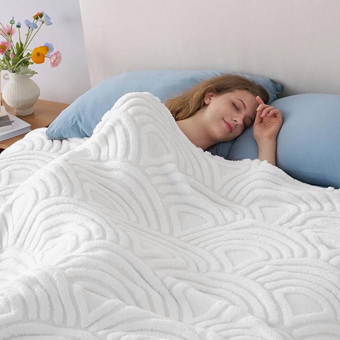 Joiedomi Queen Size Blanket for Bed, Soft White Fleece Blankets Gifts for Women Mom Girls, 280GSM Cozy Cute Soft Throw Home Room Decor Aesthetic Gifts 90x90 Inches