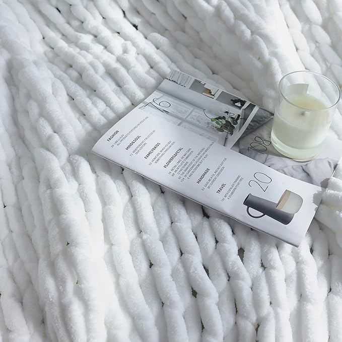 Maetoow Chenille Chunky Knit Blanket Throw （50×60 Inch）, Handmade Warm & Cozy Blanket Couch, Bed, Home Decor, Soft Breathable Fleece Banket, Christmas Thick and Giant Yarn Throws，White