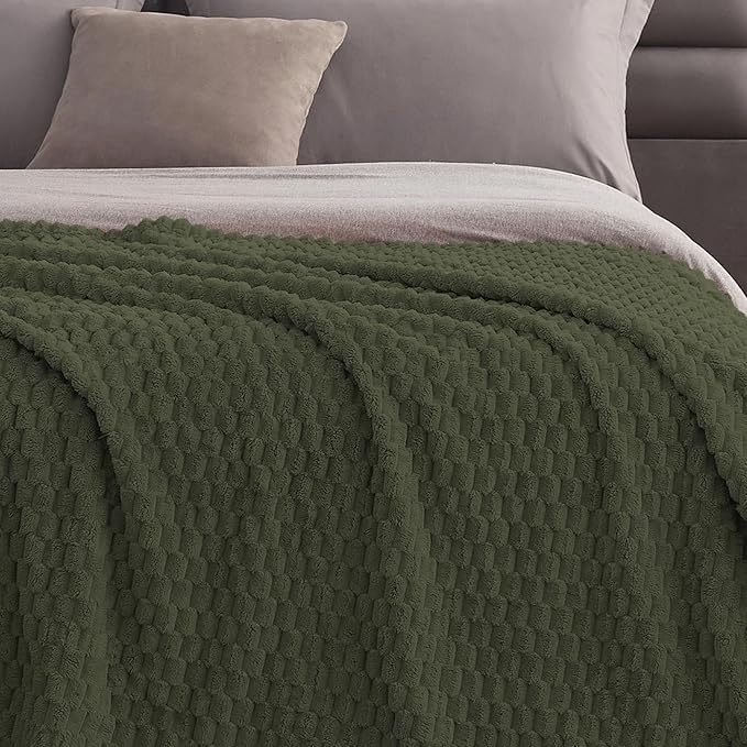 Super Soft Fleece Twin Blanket 50x70 Inches for Couch, Premium Silky with 3D Imitation Turtle Shell Jacquard Decorative Blankets, Lightweight and Cozy for Sofa.Green