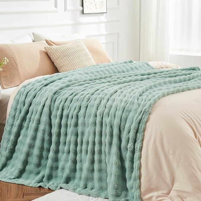 NEWCOSPLAY King Blanket for Couch Green Super Soft Flannel Fleece 3D Bubble Lightweight Bed Blanket All Season Use (New Sage Green, King(90"x110"))